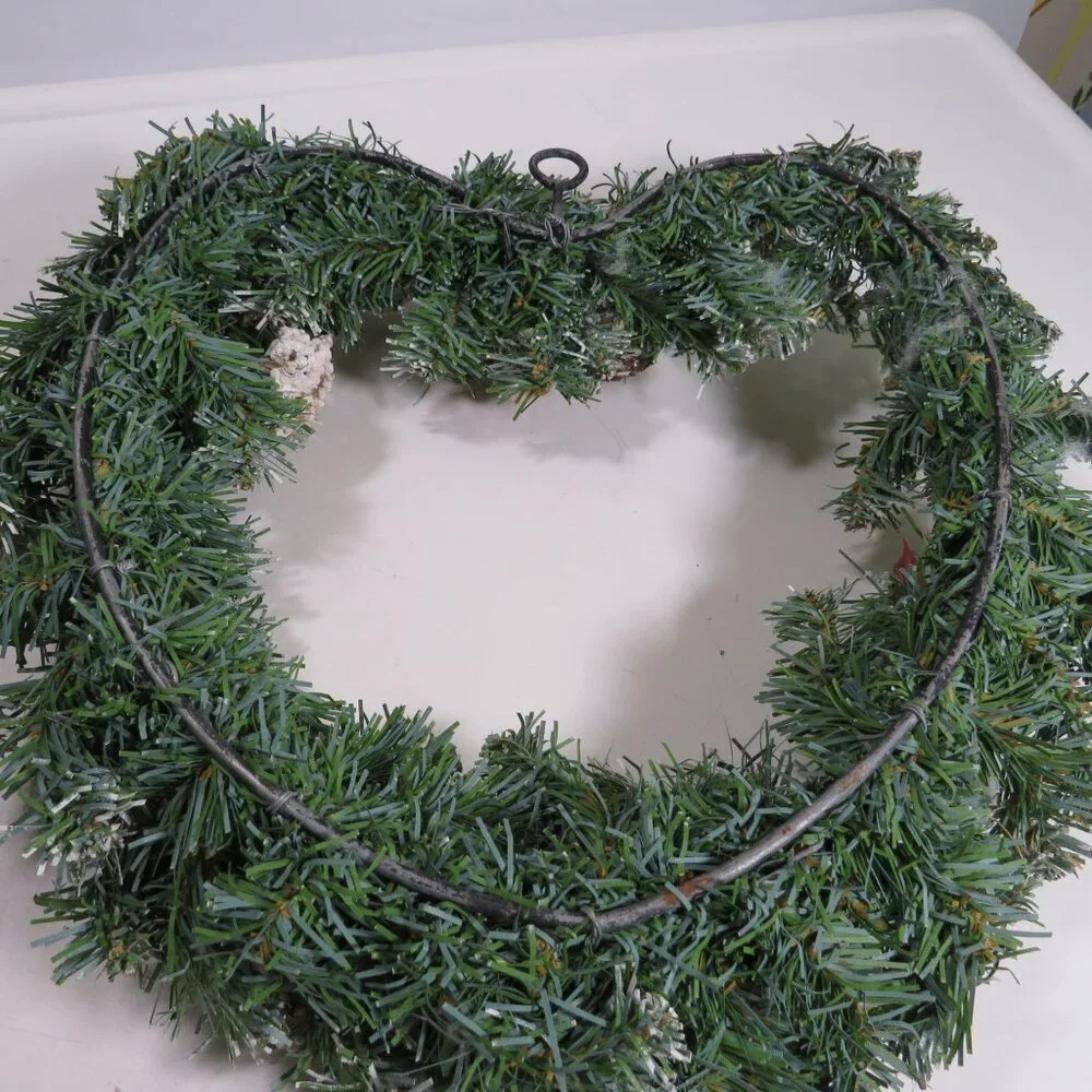 1980s Heart shaped Wreath THICK WIRE heart shaped frame NEEDS A REFRESH